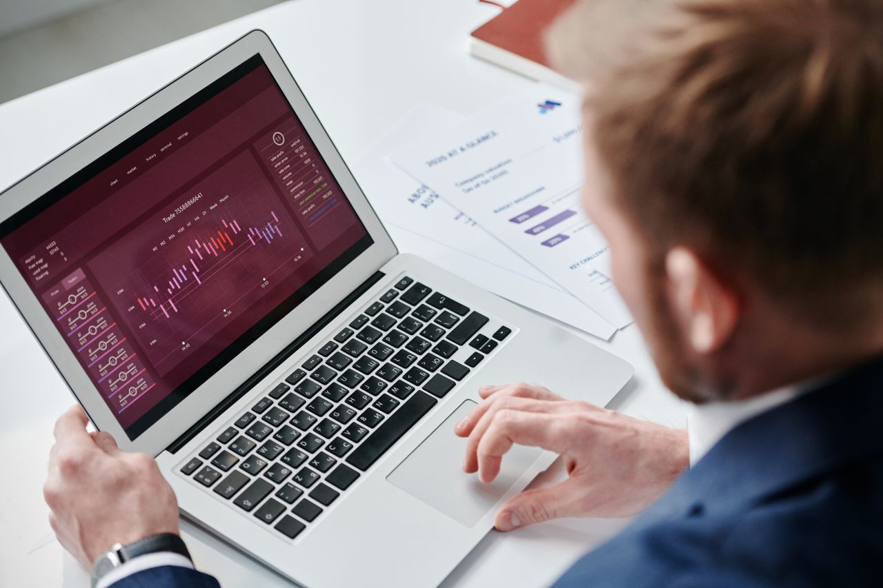 Marketer reviewing a data dashboard on a laptop to scale a CPA method campaign to $100 a day